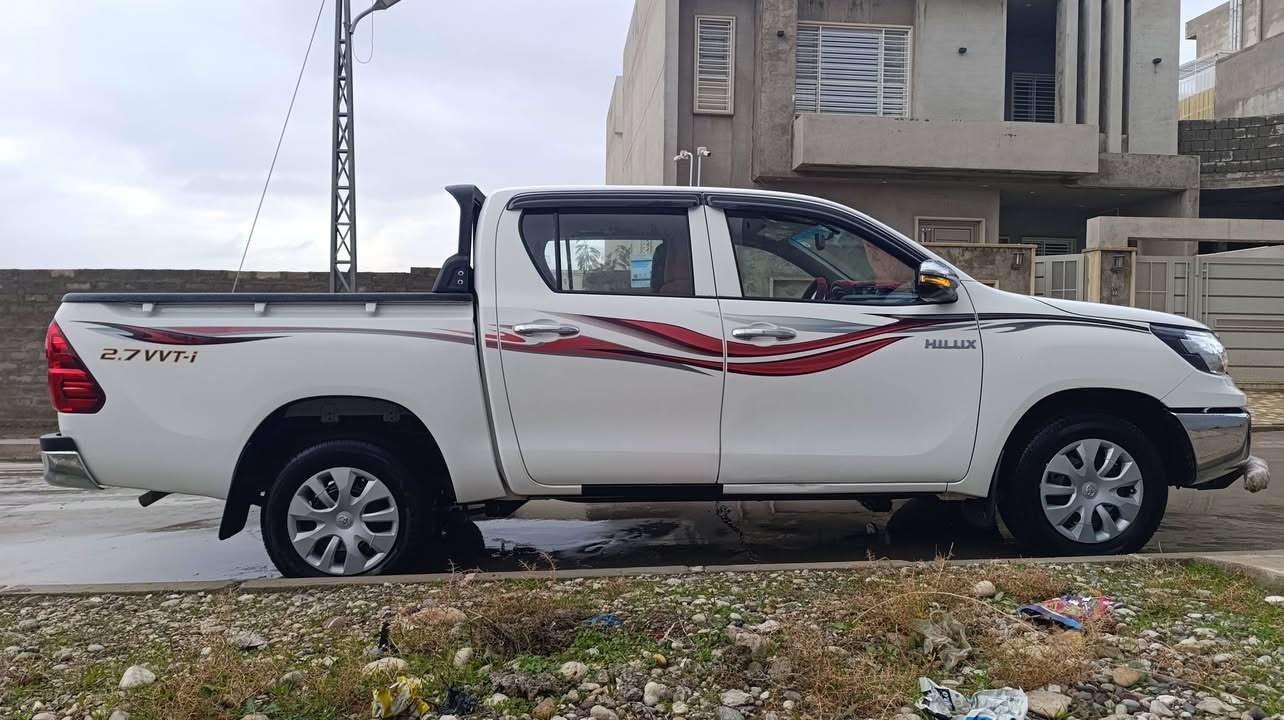 السلام عليكم
للبيع 
 تويوتا هايلوكس مرزي 
الموديل 2020 ناصي 
اللون ابيض 
رقم اربيل جديد مميز 
سنويه ب اسمي جديدة 2031
هزة جديده هزتها 100 بالمئة وصل الهزة موجود 
السياره وضع شركة كفالة عامة من الدعاميه للدعاميه 
محرك مامفتوح شرط 
كير شرط 
تدفئة تبريد شرط شركة 
بدون ضرر 
بدون قطرة صبغ او معجون 
بيها بارد قليل كد شبر ب الباب 
كما مذكور كل التفاصيل في الفيديو 
كل شي ذاكرلك بالفيديو 
ماشية 116
شاشه 
كاميرة 
6 سماعات 
السياره جاهزة 
شرط التحويل
السياره نضيفه وجاهزه 
السعر 230 وبيها مجال 
للاستفسار اكثر 
***********
***********
