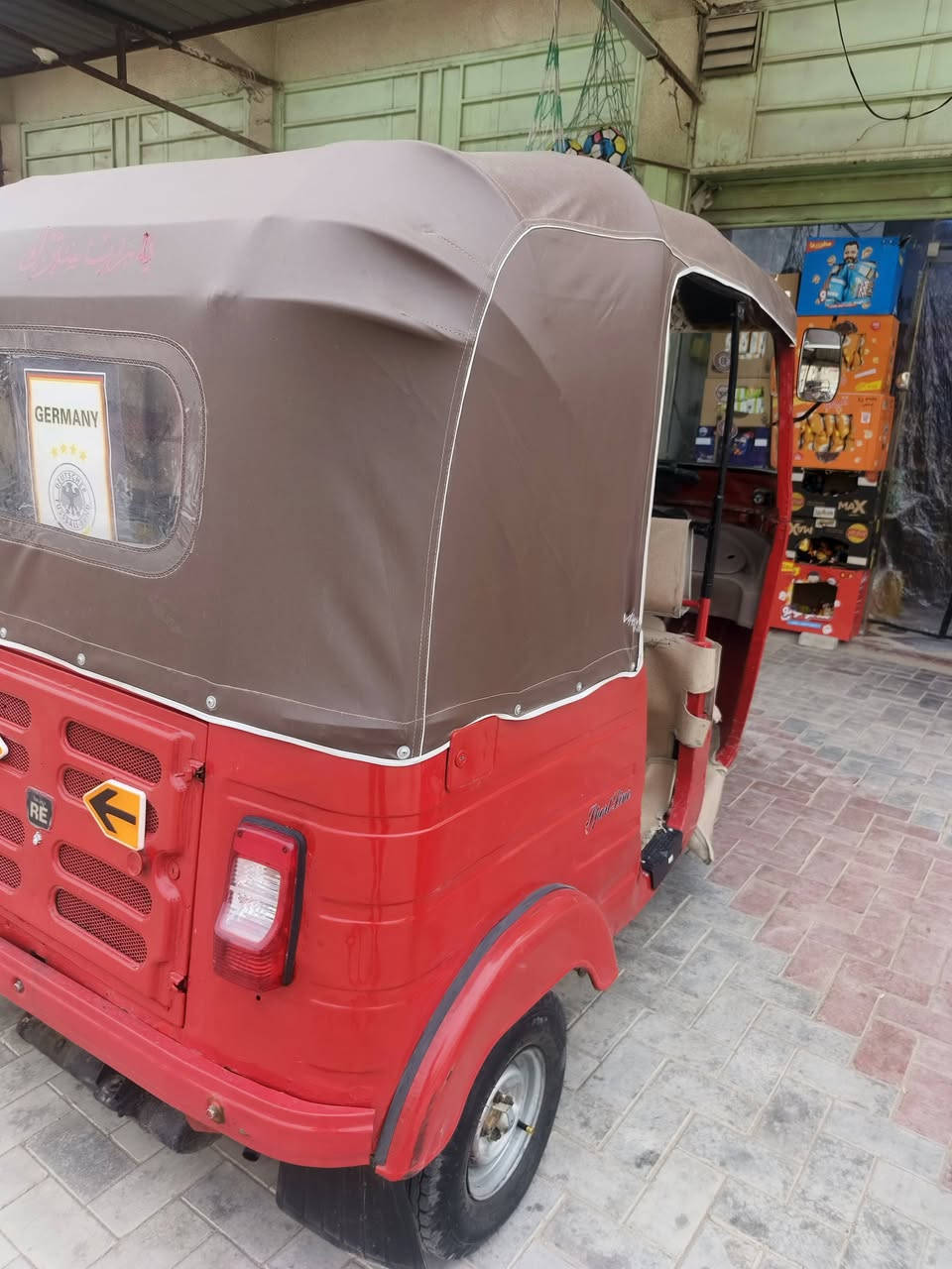 السلام عليكم تكتك للبيع مديل 18 سنوية معمرة ماناقصهة شي للأسفسار الاتصال على الرقم ***********
