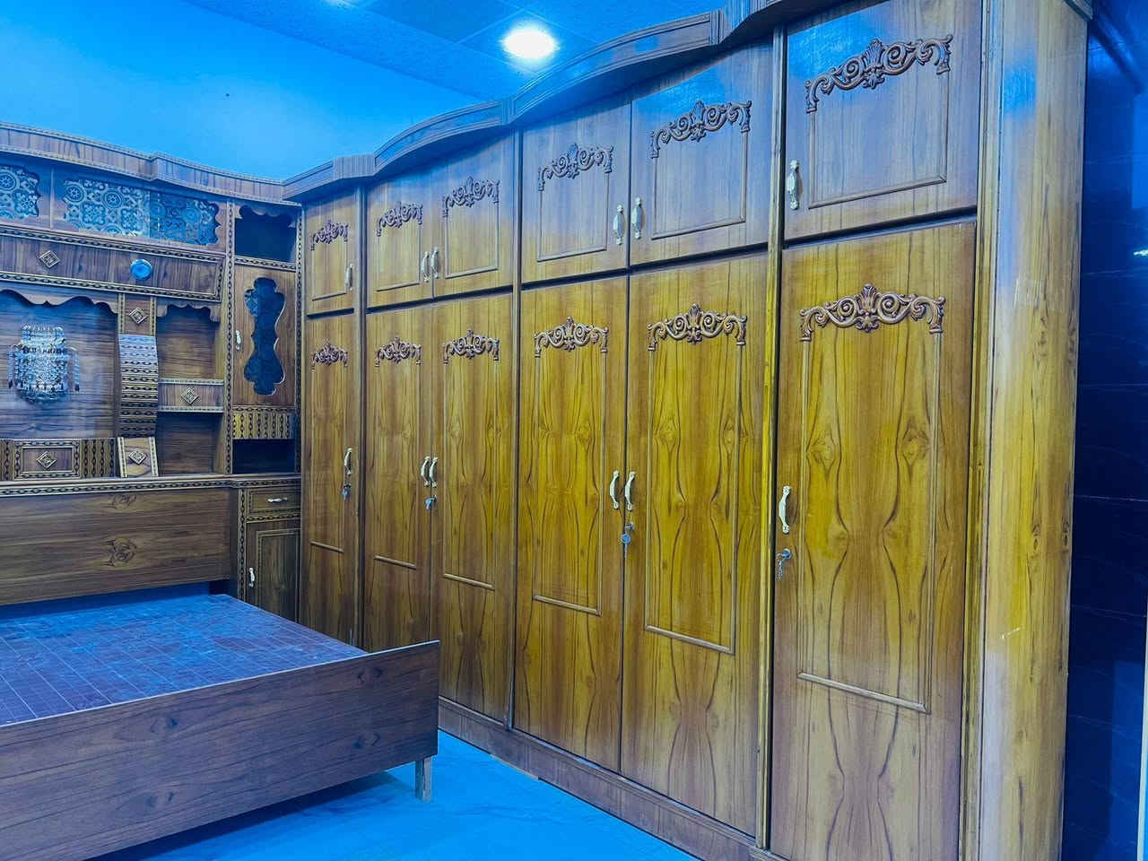 يوجد غرفه نوم صاج عراقي شرط احطاطه بلوك ١٨ اربعينيه قطعتين نضافه فول السعر مليون و٢٥٠ وبي مجال بسيط للاستفسار الاتصال ***********
