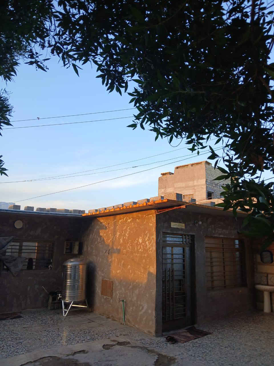 خلف مكتب قائد الشمري ***********
