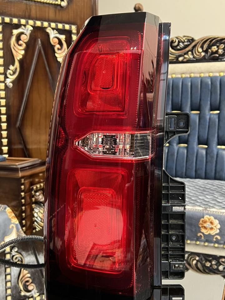 بك لايت تاهو مديل 15 لل20اصلي
واحد جديد جداً زلغ مابي 
والثاني فقط الجامه مكسوره شغال مابي شي
سعرهن 350 الف مكاني ناصرية

***********
