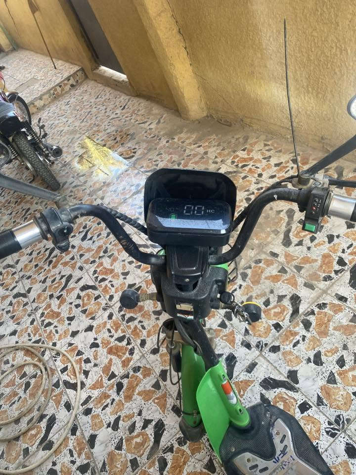 سلام عليكم
دراجة شحن للبيع حجم 20
بطاريات بحاله جيده 
سعر 125الف (وبيه مجال بسيط)
رقمي ***********
