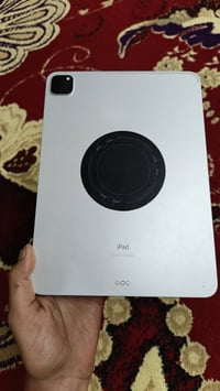 ايباد ١١ برو • ١٢٨ • كسر خفيف