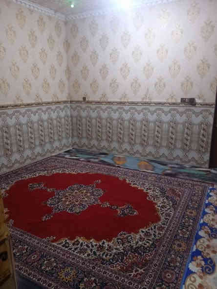 السلام عليكم
بيت للبيع في منطقه بغداد سند 25  المساحه 250 م بناء حديث
يحتوي علئ اربع غرف نوم الطابق الاول غرف 2 حمام داخلي وخارجي ومطبخ ومنور وهول واستقبال والطابق الثاني يحتوي على غرف 2
البيت كامل اي نقص مابي جيب غراضك واكعد
للااستفسار الاتصال على الرقم ***********
