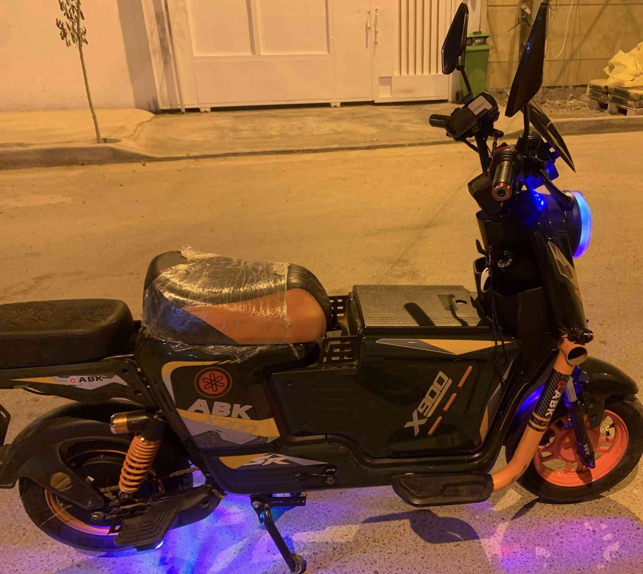 السلام عليكم دراجه x900 شحن للبيع طبعا الدراجه غنيه التعريف بل مواصفات الدراجه تجي اربع انظمه تشغيل سويج وبصمه وكارت وبصمة تشغيل يجي بل دراجه صندوق وسطي والدراجه اقتصاديه وعمليه وصرفيه الشحن قليله السعر 450وبيها مجال للطيبين الرقم ***********
