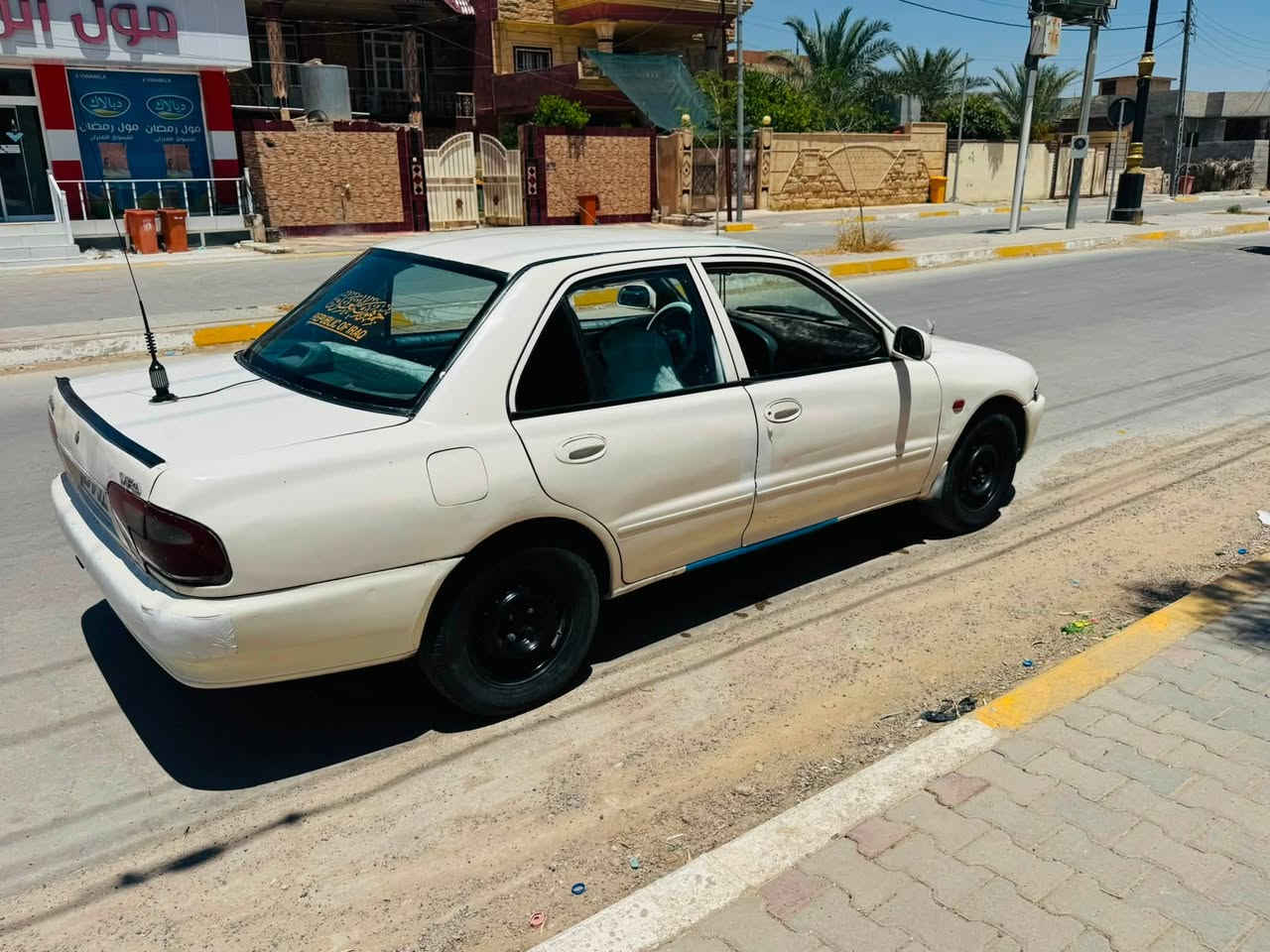 السلام عليكم
للبيع 
بروتون 2005 كير اوتماتيك
رقم كركوك دولي سنويه 2032 شرط التحويل الوكاله 
محرك فوك الشرط كير شرط 
تخم تاير جديد 
صدر جديد
تبريد ثلج شغال تدفه نار شرط 
داخل نضيف 

السعر 33وبيها  مجال للشراي 
مكان السيارة الحويجه  
للاستفسار ‭ ‭***********‬
