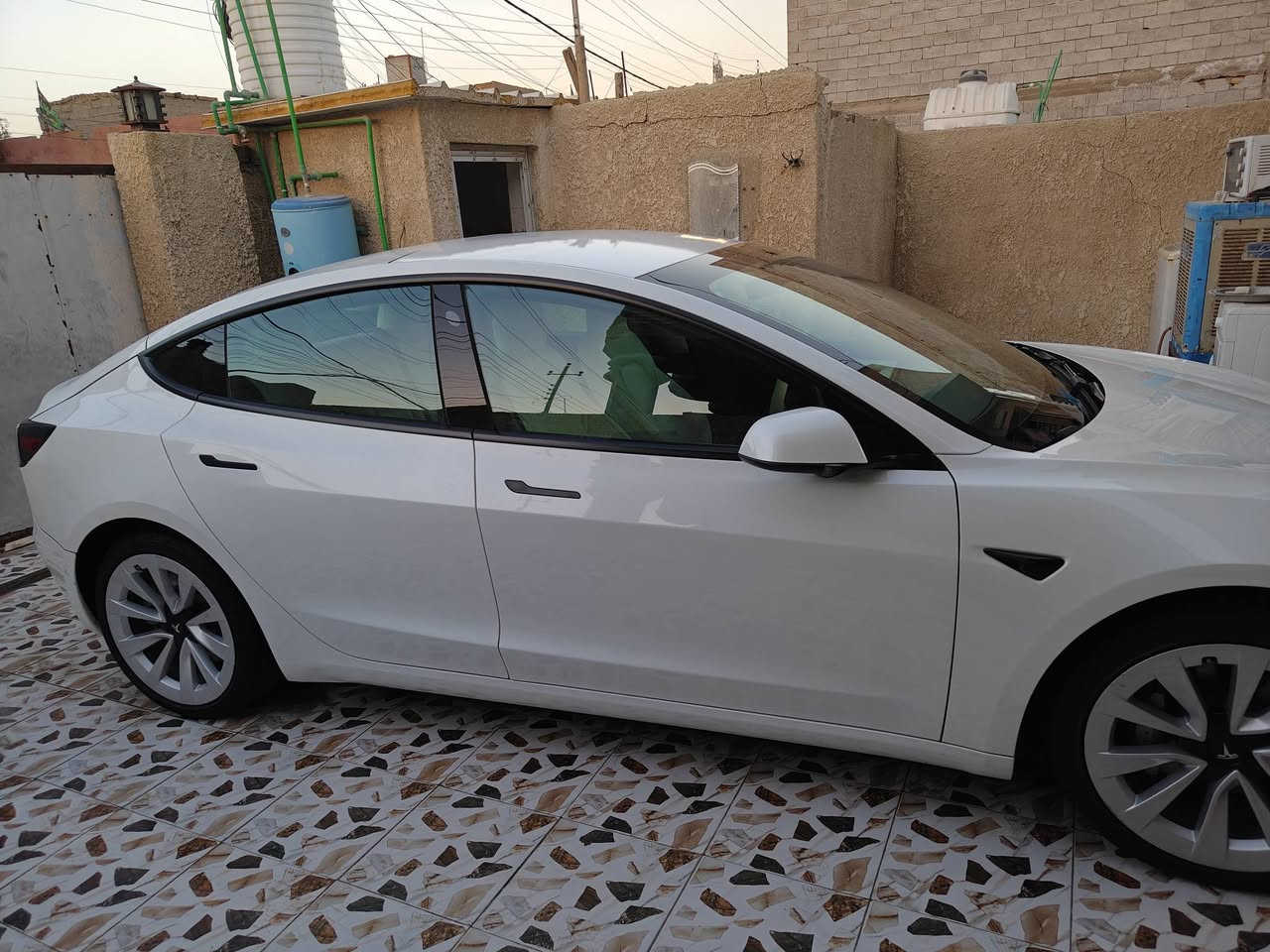 السلام عليكم
للبيع: Tesla Model 3 2022 دبل ماطور (AWD)
🔹 اللون: أبيض لؤلؤي 🤍
🔹 الموديل: 2022
🔹 الفئة: دبل ماطور (دفع رباعي AWD)
🔹 الممشى: 70,000 كم
🔹 الحالة: نظيفة جداً
✨ المواصفات:
دبل ماطور (قوة وتسارع عالي)
شاشة تيسلا الكبيرة + نظام ذكي متطور
أوتو بايلوت (مساعدة قيادة)
كاميرات وحساسات كاملة
تكييف قوي مناسب لحر العراق
سيارة كهرباء 100% (صرفية شبه صفر)
💰 السعر: 177 ورقة (قابل للتفاوض بالمعقول)
📍 الموقع: بغداد
📞 للتواصل: (***********) واتساب
مبدل قبق الجنطه بنفس اللون فقط
🔥 ملاحظة: السيارة استخدام شخصي ومحافظ عليها، جاهزة للفحص وما تحتاج أي صرف.
