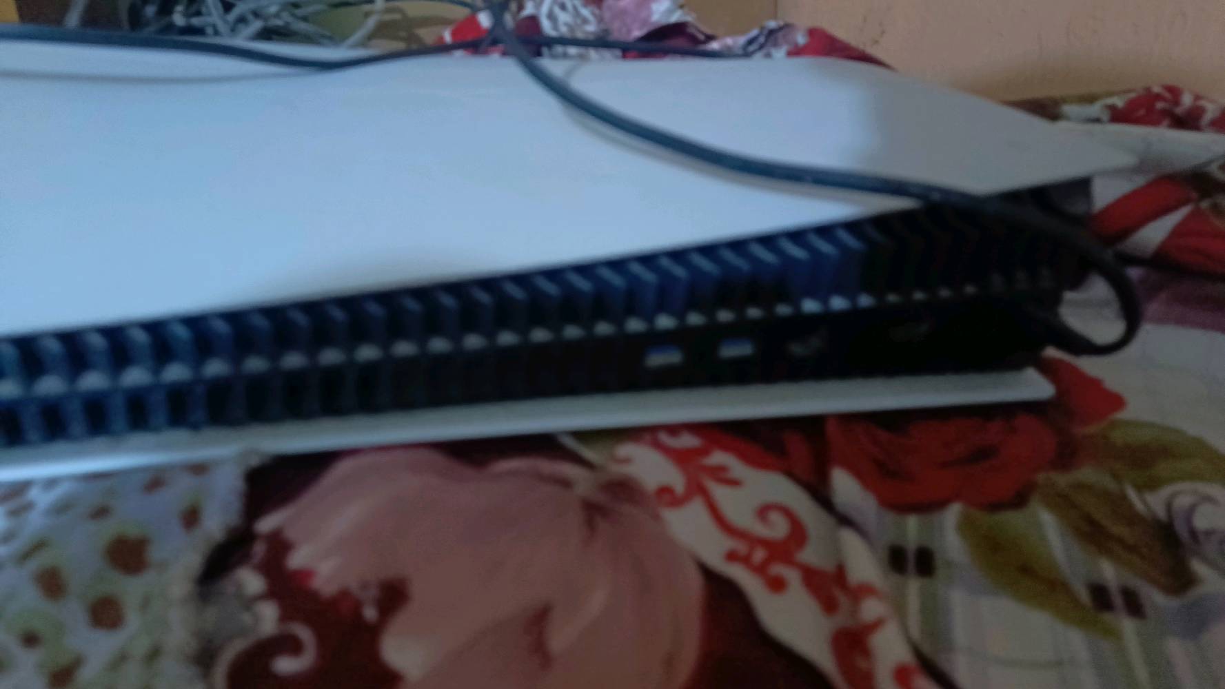 بلي فايف فات الاقراص

الجهاز ماداخل تصليحه ابد وبية بس هاي الشخوط مثل ماوضح بصوره

ملحقات الكيبلات الاصليه يده وحده الاصليه

مابية العاب عندي دراسه وصارله فتره تقريب 5 اشهر البلي مامشغله

ذاكره 667 غيغابايت

سعره 525 الف وبيه مجال للشراي

مكاني التنومه الصالحيه