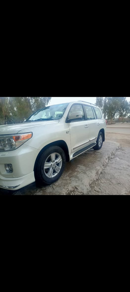 سلام عليكم للبيع لاندكروزر 2012 بريم  مكفولة كفاله عامه حتئ من شخط السياره فول مواصفات vxr v8 5700 تايرات الشركه بيهه داخل بيجي ستيرن كهربائي تبريد ثلج الكشنات كهربائي تبريد كشنات السعر 425
الرقم : ***********
***********
