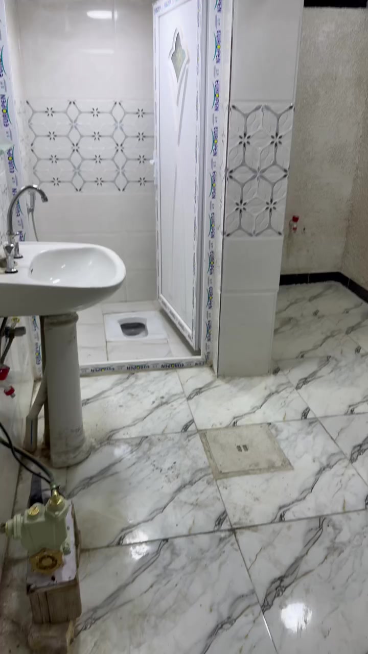 سلام عليكم بيت لليجار مساحته 100 متر بسوداني البيت بي تانكي مي. وكيزر  وماطورمي الاستفسار تصل ع رقم ***********
