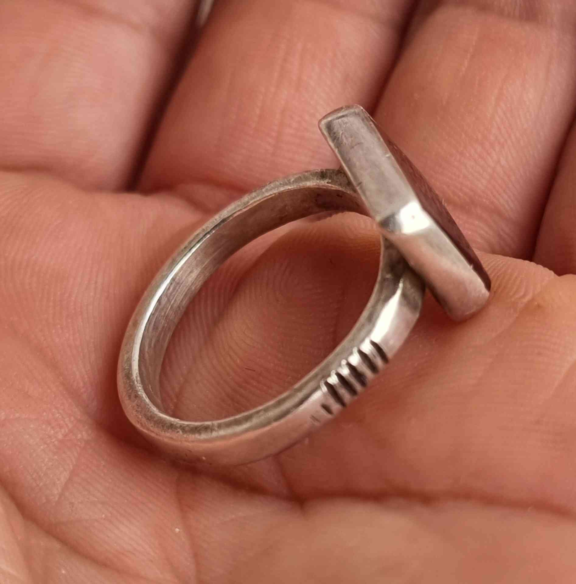 عقيق يماني كرز الكرز مخطوط خط يدوي خط ثلث متداخل 
    🌹انه من سليمان وانه بسم الله الرحمن الرحيم 🌹
بصياغه يدويه للبيع مكاني بغداد يوجد توصيل إلى جميع المحافظات للبيع فقط فقط أحبتي الغوالي ما اراوس بس ابيع 
***********
