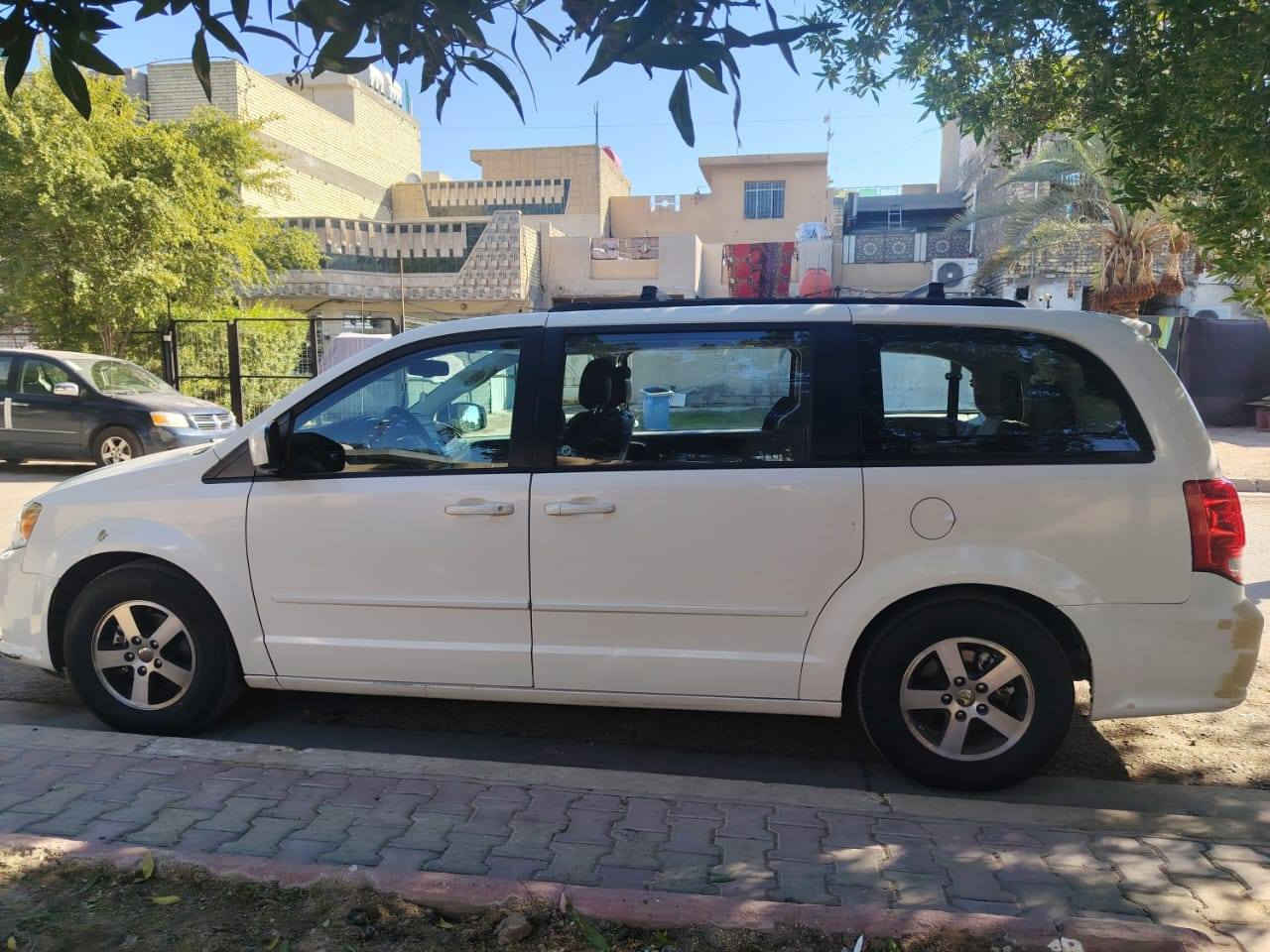 السلام عليكم دوج كرفان 2012 رقم أربيل دولي سنوية لحد 2030بأسمي تحويل فقط فول مواصفات أبواب كهرباء جنطة كهرباء تشغيل عن بعد كلين بدون حادث بدون صبغ فقط دعاميات والصندوق مبدل نفس اللون تخم تاير شاشة اعطال بالدشبول الحماوة خير من الله محرك 3600 الخانة الخامسة بيها ضعف بالولف فقط مكانها بغداد الكرخ  السعر 146/ وبيها مجال قليل *********** /***********
