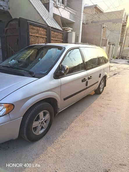 السلام عليكم..
سيارة للبيع دوج كراند كرفان 2006 لون سيلفر فضي
مصبوغه حزام ، 6 سلندر 3300، كهربائيات شغاله، 7 راكب 
َ، منظومة غاز وبيها كتاب، رقم بغداد انكليزي بأسمنا
سنوية جديده لغايه 2029 مع فحص إلكتروني وهزه جديدة، فقط تبريد 3قطع غير شغال، تخم تاير جاهز، شرط عقد مروري والتحويل 
 ملاحظة.. المحرك عاطل ( لاطش) وبسعر مناسب 
للاستفسار ***********
مكاني بغداد
