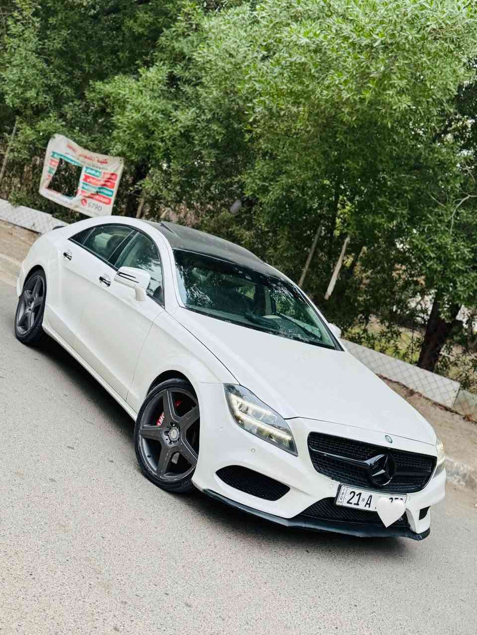 لبيع او مروس
النوع

 :_ مارسيدس 

الفئه :_ CLS 

حجم :_ 550 

الموديل :_ 2013

السياره امريكيه داخله كلين تايتل هنا صايره بيه طخه بسيطه مصبوغ بيه جاملغ امامي وباب خلفيه  باب تبديل نفس لوان  يعني قطعتين نص 

صبغ السياره فول مواصفات للاخير

سلايد

شاشه

جوبلسات(جكات)

كشنات جلد تدفئه + تبريد

كامره خلفيه 

برده خلفيه كهرباء

حساسات امامي خلفي 

كشنات وستيرن كهرباء

رادار امامي + نقاط عمياء(رادارات بالمري) 

صندوك كهرباء

وبعد بيه هواي مواصفات 

 مابيه كل نقص ومكانه بغداد
***********

السعر ٢١٥ قابل للتفاوض
