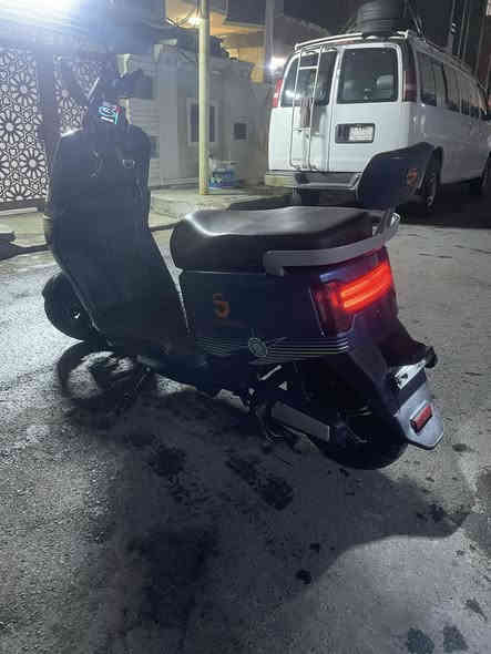 السلام عليكم 
دراجه شحن للبيع 

بطاريات بلادي ✅ 

سرعتها 80 الحقيقي 60 

32 امبير قدره البطاريه ☑️

ملف 2000 

تمشي مسافة 60 كيلو 

نضافه مبينه بالصور 

3 سرع ✈️✈️

نضام الرجوع الى الخلف R✅

بيها كروز سرعه ✅

دبلات رياضيه غازيه

شاحنه اصليه ام العداد 

دسكات رياضيه

صندوك جبير 

لايت زنون عالي 

اوراقها موجوده بيها ضمان سنه 

سويجات 2 وبصمه 2 

السعر :800وبيها مجال محتاج الفلوس 

الدراجه مصار شهر من اخذتها 

لاستفسار ***********  موجود واتساب 

المكان  بغداد الثالعبه او الشعب
