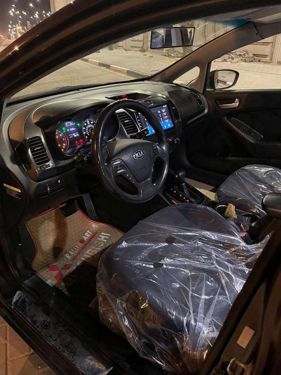 سلام عليكم
كيا فورتي موديل 2017 

أدوات أدوات كصه جنطه 

بانزين 

المواصفات 

تحكم ستيرن 

كروز سرعه 

شاشه 

كأمره شغاله 

كشنات جلد 

تتفه تبريد كشنات 

تبريد ثلج 

حداده جديده 

تخم تاير جديد 

منضمة زنون سكن + لايت عالي ناصي 

ارقام وسنويه ع رقم شاصي 

الساره جديده 

المكان البصره ***********
