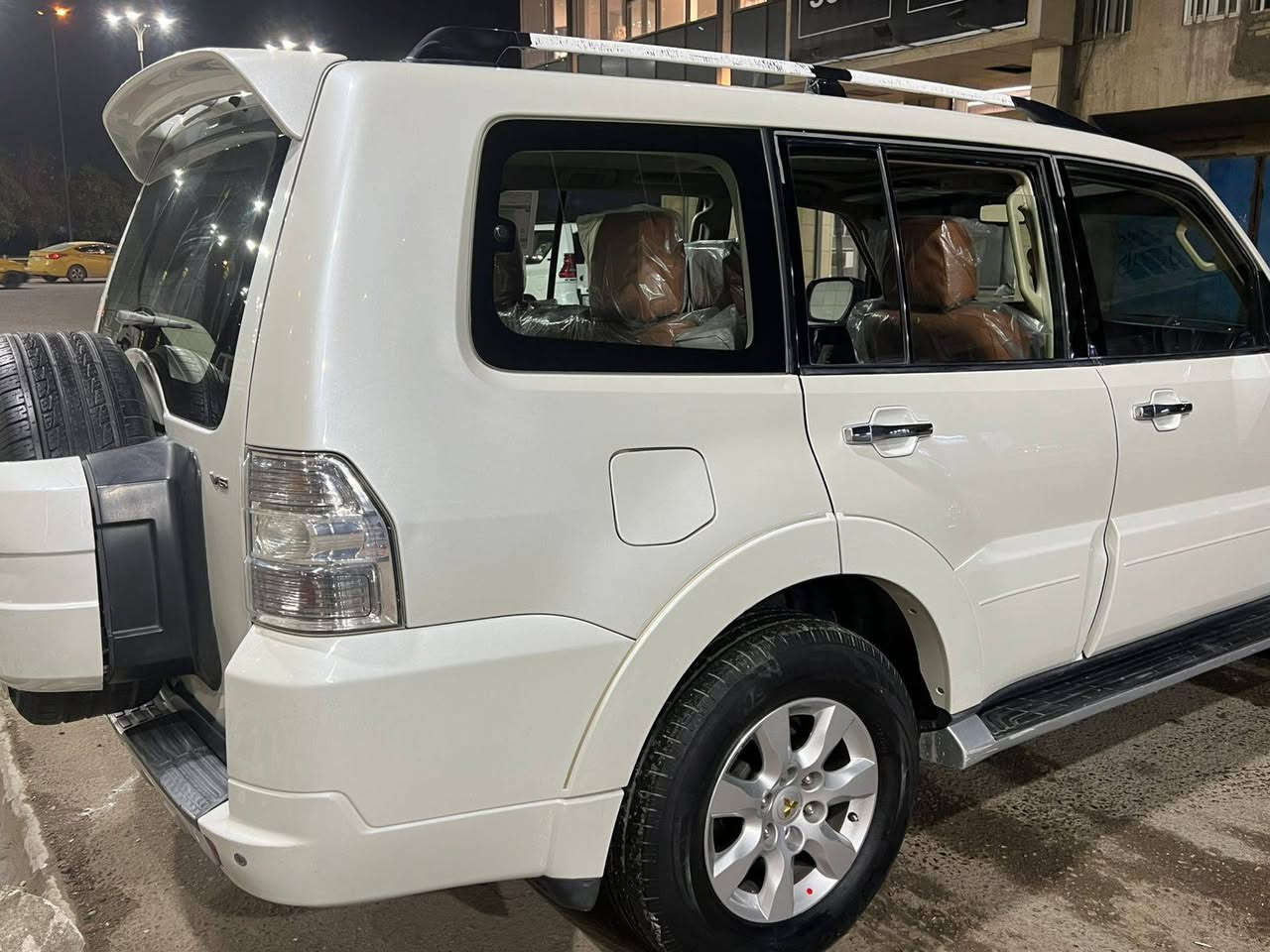 السلام عليكم
ميتسوبيشي بايجيرو 2014خليجي مكفولة من الضربة والصبغ والتبديل بيه بارد فقط صور السونار مرفق بل منشور كير ومكينة ومكفولات فول مواصفات مكينة 3500 سلايت دروف كشنات مغلفهن جلد وكهرباء كامرة وشاشة مري شفط سيارة جديدة وجاهزة رقم بغداد الدولي السعر ١٦٥ وبيه مجال بسيط للاستفسار *********** مكان السيارة بغداد الكمالية بغداد, العراق
