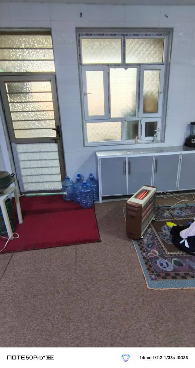 الكوت الجديده المساحه ٢٥٠م
 بدايه شارع بيت حايف 
عرض الشارع ١٢م قريب على شارع بغداد 
طابق واحد
طابو زراعي 
دار للبيع
بيت للبيع
المساحه ٢٥٠م
بناء حديث
يبعد عن شارع بغداد تقريبا ٢٥٠م
*********** يوجد واتساب
