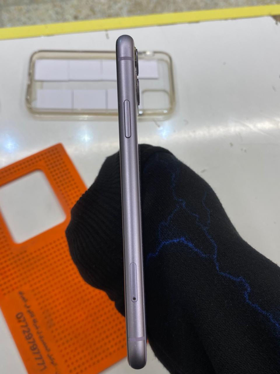 سلام عليكم ايفون 11 عادي للبيع
الموبايل مثل ما موضح بالصورة
ما مفتوح
ذاكرة 128
بطارية 73
المشكلة الوحيدة الظهر مكسور
السعر 300 وبي مجال 
الرقم واتساب فقط 
***********
