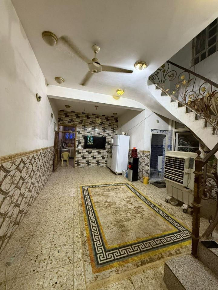 بيت طابو صرف
في حي الوحدة الرابعه مجاور شارع شبل 
المساحة 130 متر
طابقين ٢
الطابق الاول كونكريت  غرفه +صاله+مطبخ +مجمعات صحية عدد ٢+براني +منور
الطابق الثاني# صالة +مجمع صحي فقط هيكل +الغرفه مبنيه ١١ ساف +سطح واسع 
#بناء حديث 
واجهيته  ٦ ونص في ٢٠
***********
***********
فقط الاتصال ع الخط للتواصل
