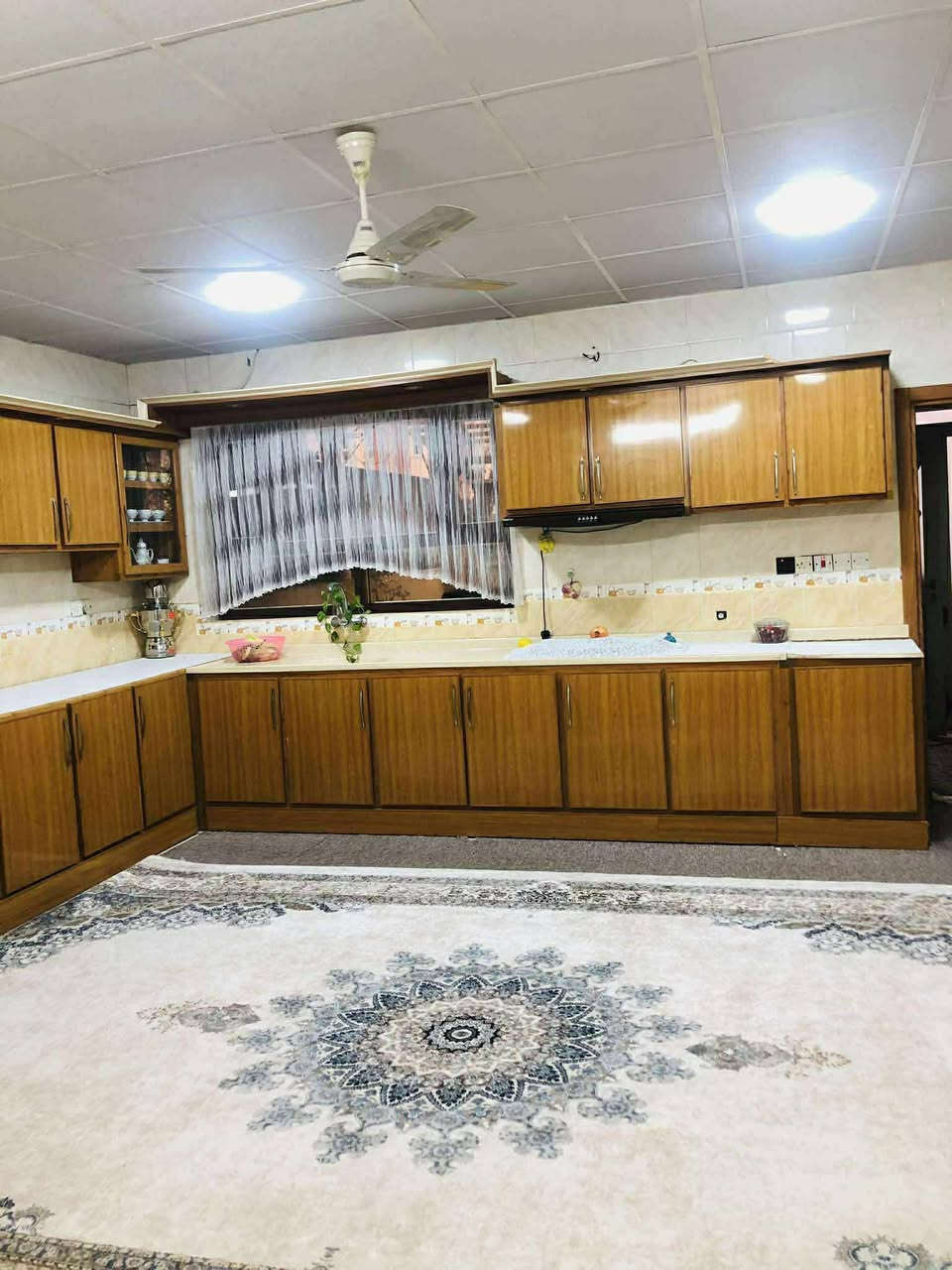 كاونتر صاج المليوم8متر طباغ صاحبه وياء كامل فول نضافه مكان كلار 
***********
