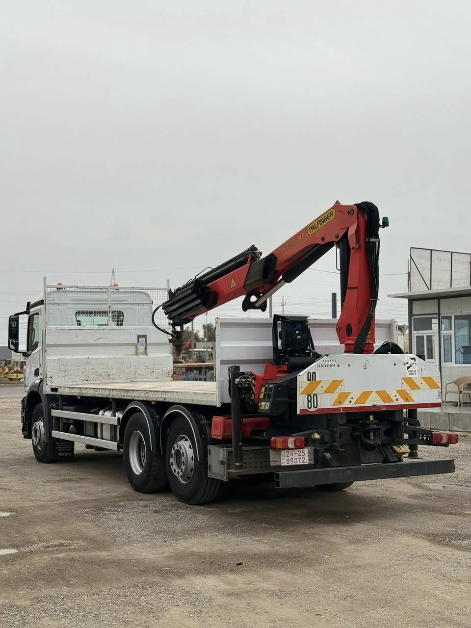 معرض مهدي اربيل
نوع : مارسيدس اروكس كرين
موديل : 2017 كاتي دهوك
حجم :2540 6V
ألون : ابيض 
مواصفات: اروكس كرين بلوك بيلادي كامير حساس تبريد كرين بالفينكر 17001 ريموت  استيرن دوار السيار ماشيا 430الف كيلومتر جديد
گير : توماتيك
 العنوان : اربيل  قوشتب تريق كركوك  معرض مهدي اربيل 
***********
***********
