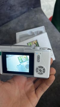 كامره تصوير 4k شاشه قلاب  زووم ٨ شحن تايبسي  رام خارجي  07803447431
