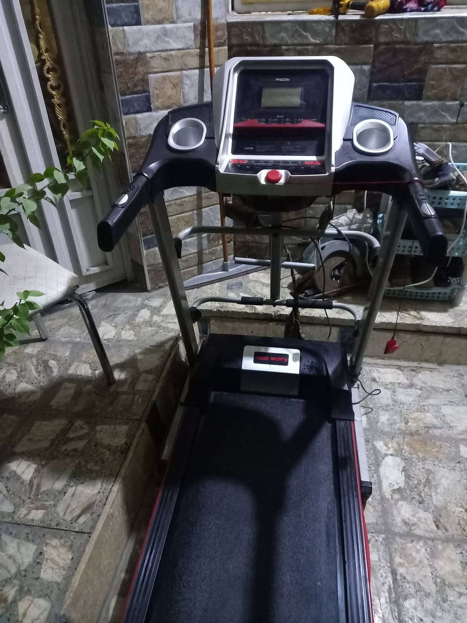 جهاز جري استخدام منزلي نضيف جدا وزن يتحمل ١٦٠كيلو دبل ماطور جبلي سعره ٢٠٠ العنوان بغداد، ***********
