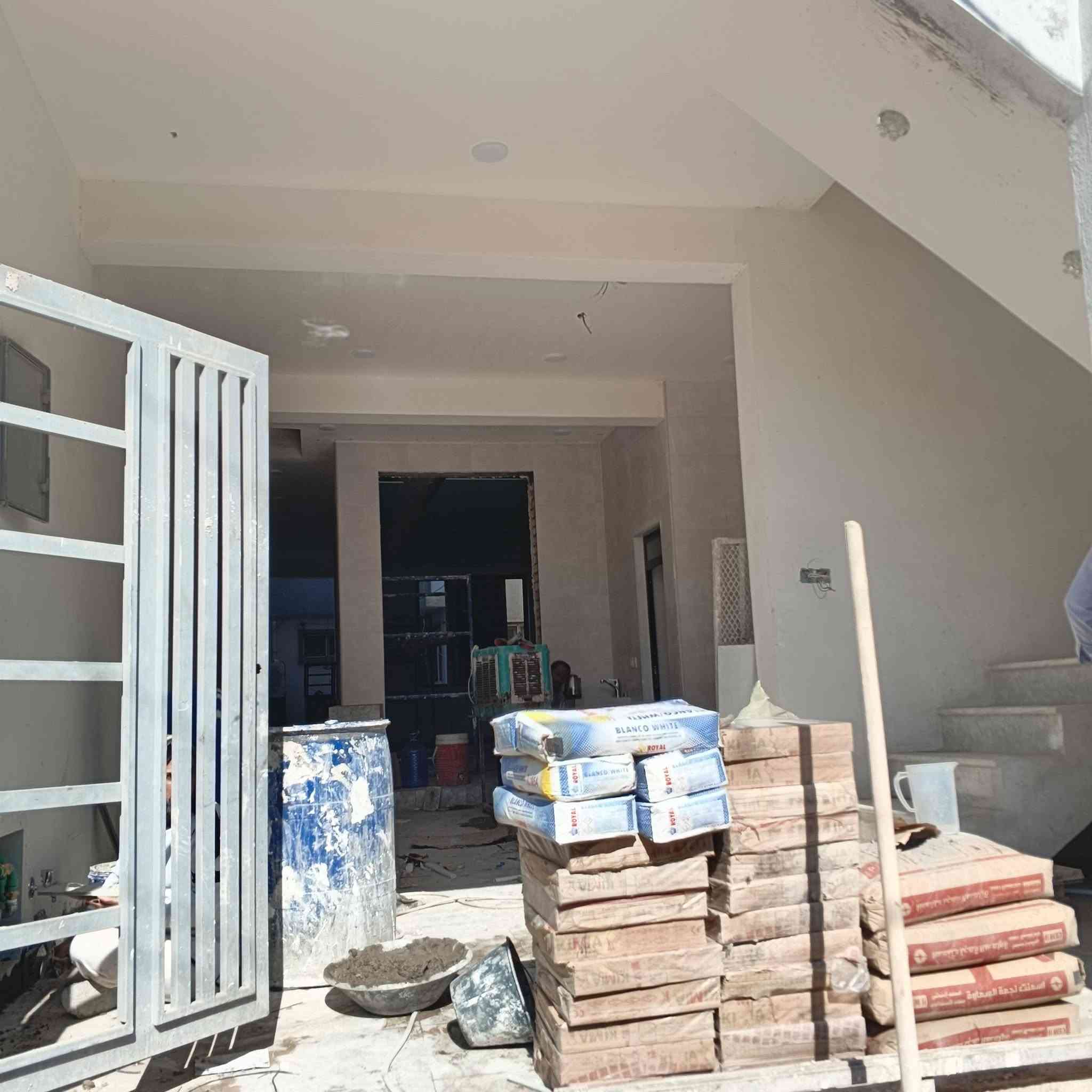 🏛️ جانب من الأعمال التنفيذية لمكتب بيت السلطان للعقار والاستشارات الهندسية 🏛️

حين تجتمع الخبرة مع الإتقان... يولد الإنجاز.

في مكتب بيت السلطان لا نكتفي بتنفيذ المشاريع، بل نصنع قيمةً هندسيةً تدوم، ونحوّل المخططات إلى صروحٍ تُجسّد الجودة، الدقة، والالتزام في أدق التفاصيل.

🔹 تنفيذ هندسي وفق أعلى المواصفات الفنية.
🔹 إشراف ميداني احترافي في جميع مراحل العمل.
🔹 استخدام أفضل المواد وأحدث أساليب التنفيذ.
🔹 التزام كامل بالجودة، والدقة، ومواعيد الإنجاز.
🔹 خبرة هندسية تُترجم إلى نتائج تُلهم الثقة.

لأن أساس البناء المتين... يبدأ باختيار الجهة التي تستحق ثقتكم.

📞 للتواصل والاستفسار:
المهندس سامر: ***********
محمد الجبوري: ***********

✨ مكتب بيت السلطان للعقار والاستشارات الهندسية
نبني بإتقان... ونُشيّد بثقة... ونترك بصمةً تروي قصة الجودة.
