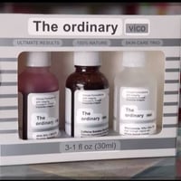 هذا المنتج هو مجموعة سيروم للعناية بالوجه تشتمل على حمض الهيالورونيك و...