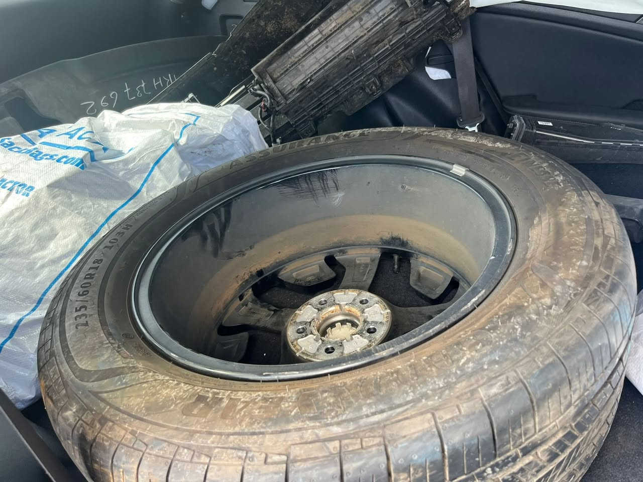 كيا سبورتج 2024 EX هايبرد #بانوراما
موجودة بعمان بالأمكان ادخالها بكتاب الشهداء 
ابيع بعمان خارج الحاوية 
السعر 108 
***********
