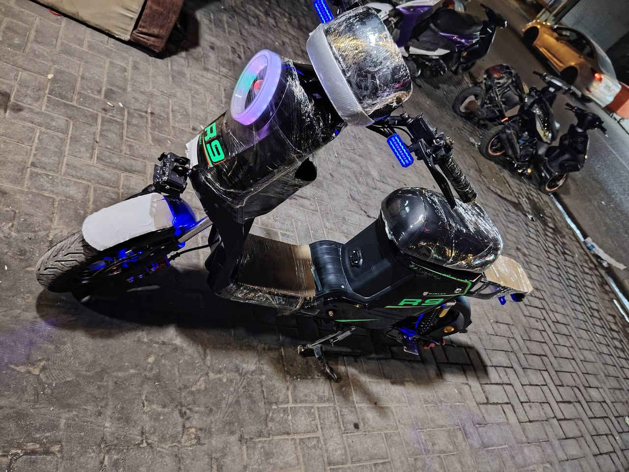 R9 2026 جاهزه 4 نمر 5 بطاريات 32 امبير البطاريات شرط الفحص بلاديات انه فاحصهن بأيدي شرط الشحن مالها 3 ايام يمشيك وين ما تريد الدراجه جديده كلشي شغال بيها
بيها نقص الكشن الوره وحساس الملف عاطل حالياً ما تمشي
بدللها حساس وتمشي عله الضمان غير الحساس انه اوكفلك
السعر 380 وبي مجال عنوان البصره 5ميل ***********
