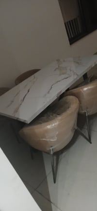 ميز طعام للبيع ٠٧٧١١٨٢٦٧٧١ السعر ١٥٠