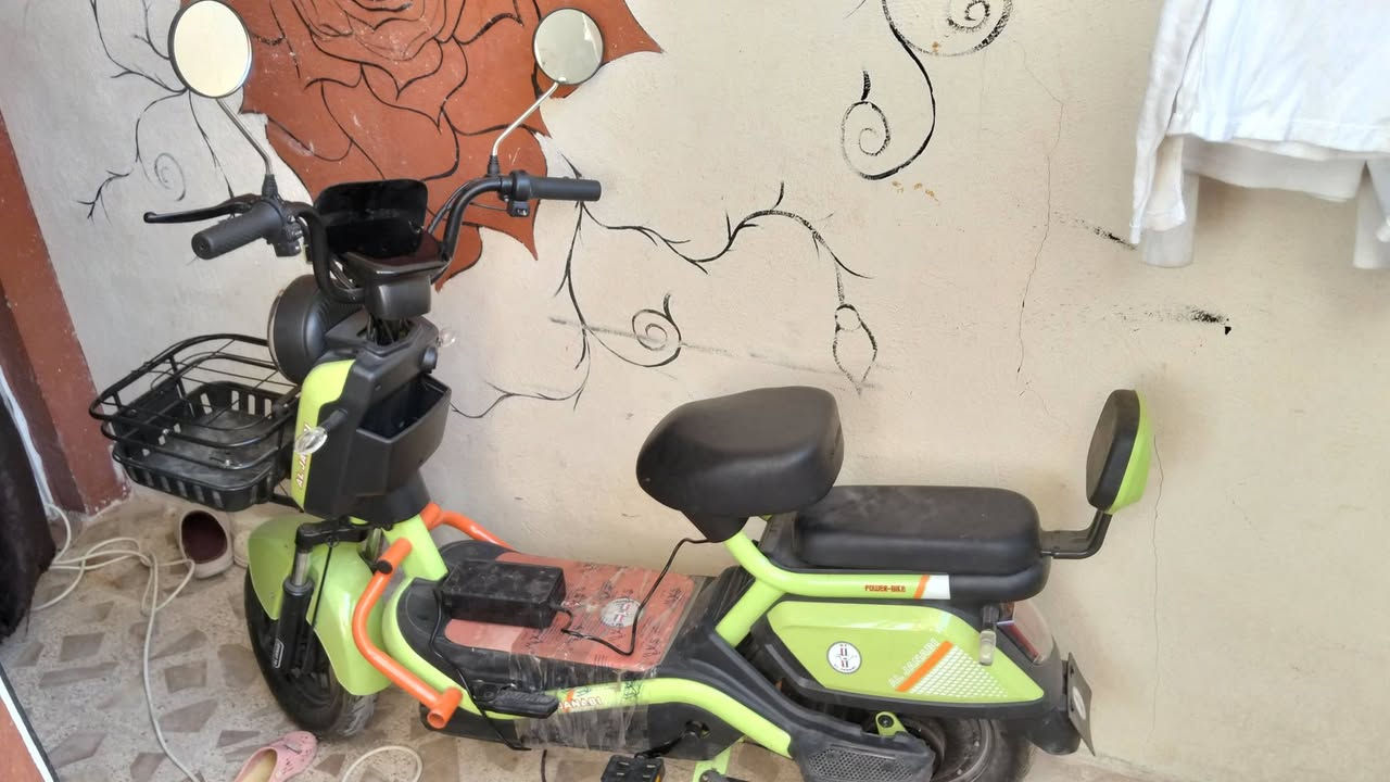 سلام عليكم دراجه شحن جديد ستخدام يوم واحد سعر 500 وبيها مجال ***********
