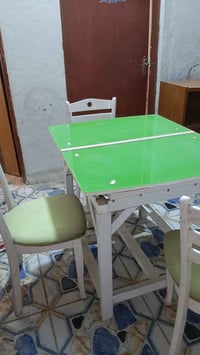 ميز طعام • ٣ كراسي • نضيف جدا
