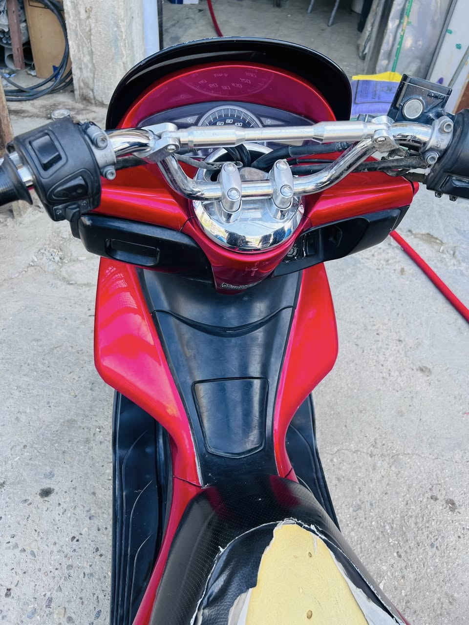 سلام عليكم دراجة للبيع
(pcx) 150
محرك نضيف سريعة تشغيل 
فقط قليل نواقص 

📱***********
