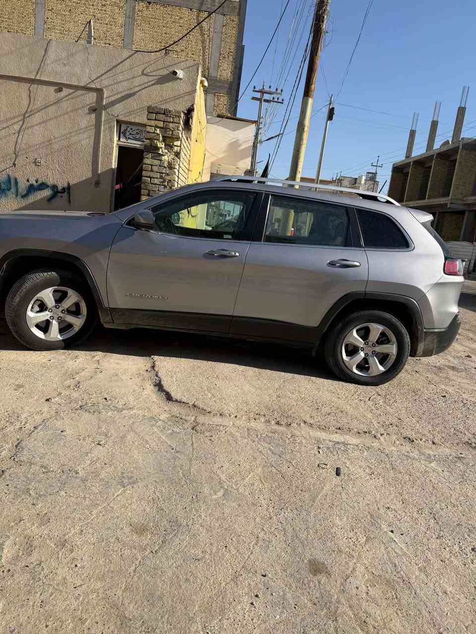 جيب بزون 21 فول مواصفات 
رقم شمالي سليمانية (وكالة باسمي)
6 سلندر 
ماشية (60km) 
حادثها تبديل بنيد فقط 
 مكاني ميسان
الرقم ***********

سعرها 158 
عوزها نواقص قليله
