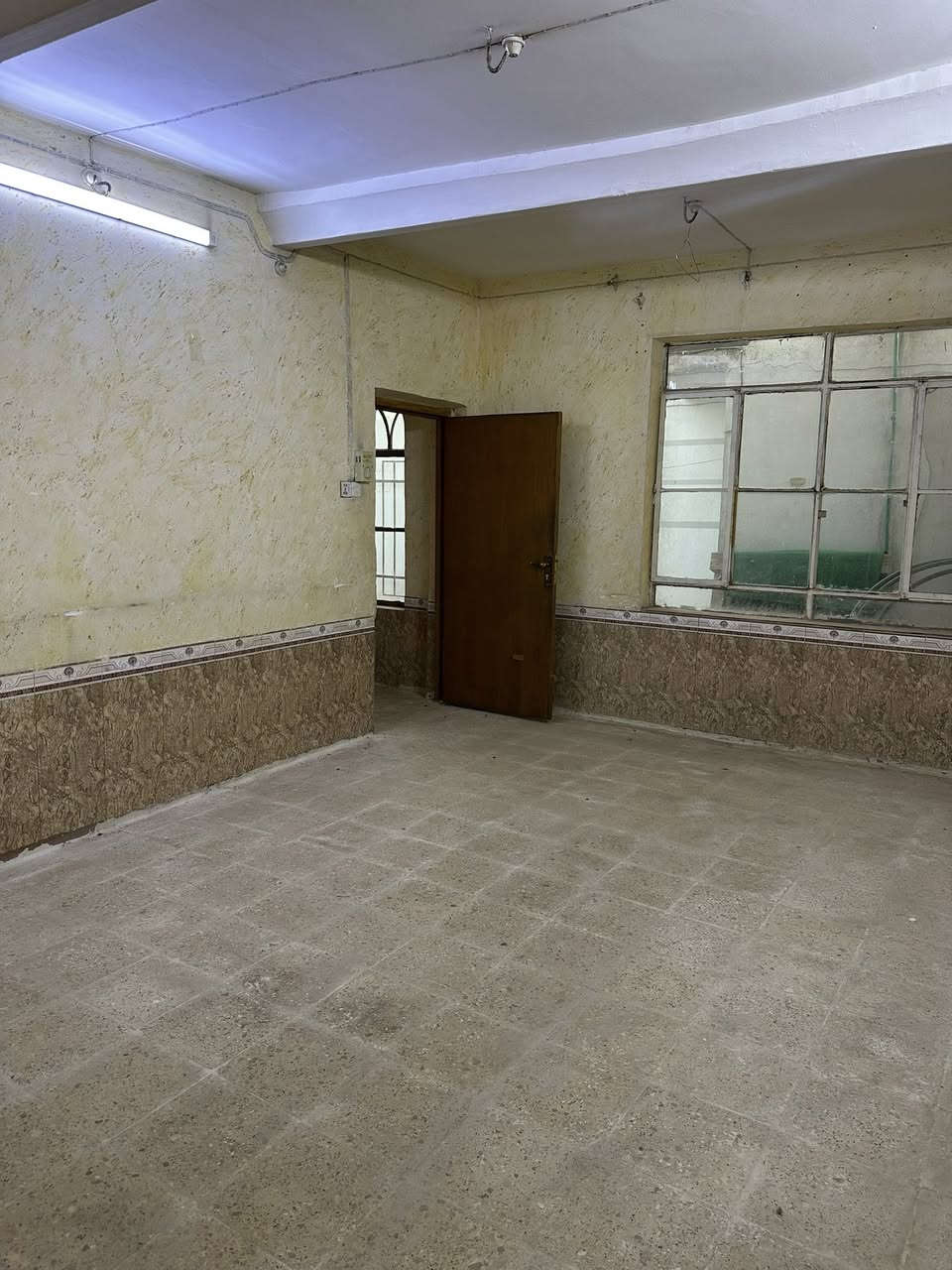 ‏يا الله بيت للإيجار طاب صرف نجف حي ميسان

‏المساحة 200 متر. قرب شارع الكات

‏غرفتين نوم    صالة     مطبخ  ￼.  هول       استقبال

‏صحيات. داخلية    وخارجية  طارمه 

‏سعر الإيجار.  450  الف.  صافي. الماء والكهرباء على صاحب الدار
"""""""""""""""""""""""""""""""""""""""""""""""""""
￼.       مراجعة مكتب أبو حوراء الحسناوي للعقار

‏الاتصال على الأرقام  ***********  و. ***********

‏عنوان المكتب نجف حي ميسان مقابل السوق الأخير على شارع الكات
 
    ‏يوجد لدينا بيوت إيجار.   رهينه    وبيع وشراء
"""""""""""""""""""""""""""""""""""""""""""""""""""
