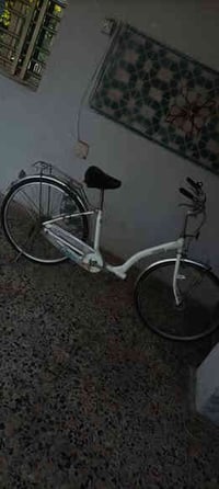 بايسكل للبيع كامل مكمل نضافه فول داينمو شغال السعر 70 وبي مجال العنوان...