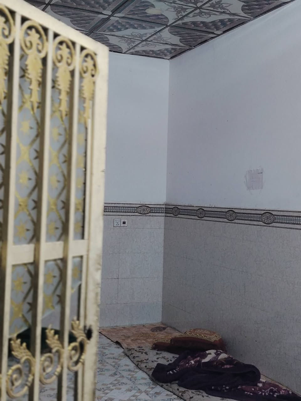 بسم الله الرحمن الرحيم بيت للرهن المساحه 100 متر طابق ونص بحي النداء شارع مجمع بيتي عمود 54 سعر الرهن 23 وبي مجال. مده الرهن سنه وقابل للتجديد خلف مول بغداد بناء طابوك اساس وسقف صب كونكريت يحتوي على غرفتين +صاله+مطبخ+استقبال+حمامتا خارجيه وداخليه للاستفسار ***********
