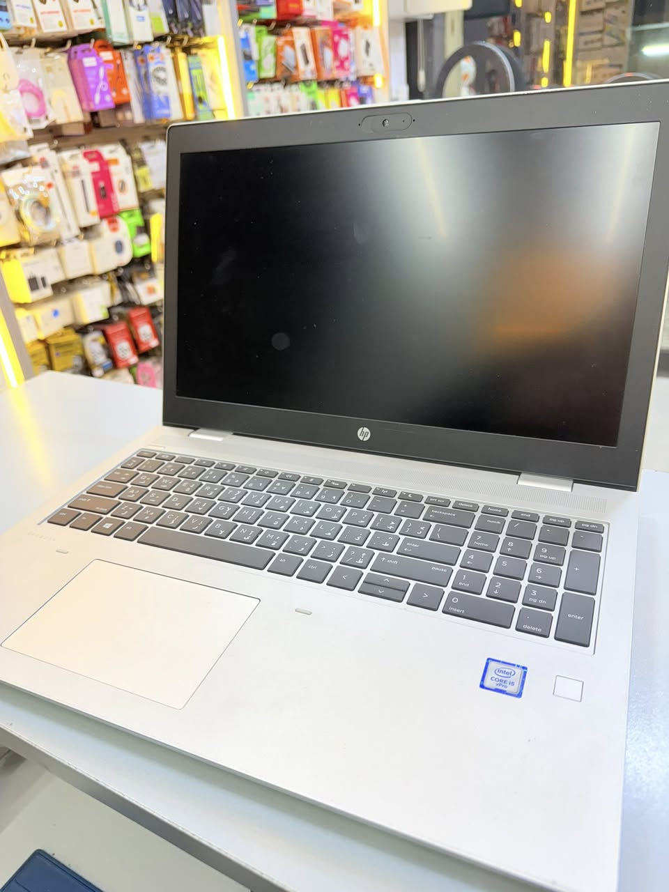 حاسبة لبتوب للبيع مع جنطه وشاحنه.  الحاسبه نضيفه السعر 400 الف بيه مجال  اليحب يتواصل عله هاذه الرقم  ***********
