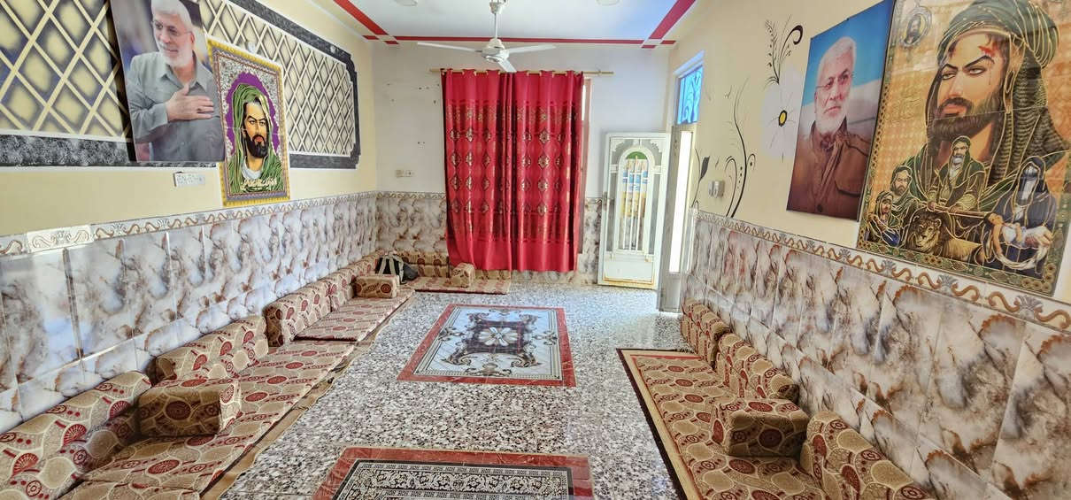 سلام عليكم دار اللبيع مساحة دار200متر بيت كامل ستغبال 7\4 مطبخ 4\4 صالة 8\4 غرفتين 5\4الطابق الثاني غرفة +بيتونة  العنوان  كوت زويرجات الزنابرة يبعد عن الشارع الرئيسي 20متر  الاستفسار الاتصال على الرقم ***********
