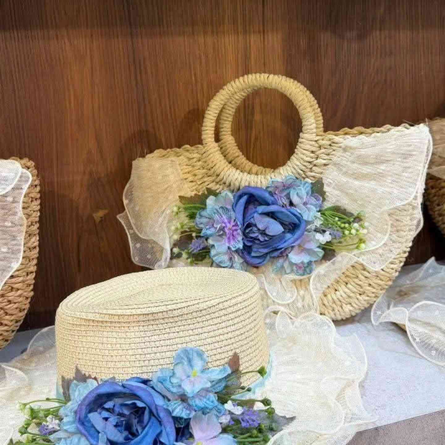 –🎀أناقة ولمسة أنوثة مميزة 🎀
حقيبة مع قبعه كيوت بتصميم عصري وألوان جذابة ✨
مناسبة للطلعات اليومية 🌟والجامعة🌍 والمشاوير 👛 والسفرات 🌈
🔹 خامة ممتازة ⭐جودة عالية
🔹 حجم عملي وخفيف🌙
🔹 ألوان حلوة تناسب كل الأذواق🌹
توصيل جميع المحافظات
توصيل داخل المجمع 
#فولو #كومنت #إكسبلور #لايك #متابعين


**إذا كنت صاحب هذا الإعلان وتريد حذفه لأي سبب، رجاءا أرسل رسالة إلى الدعم الفني**