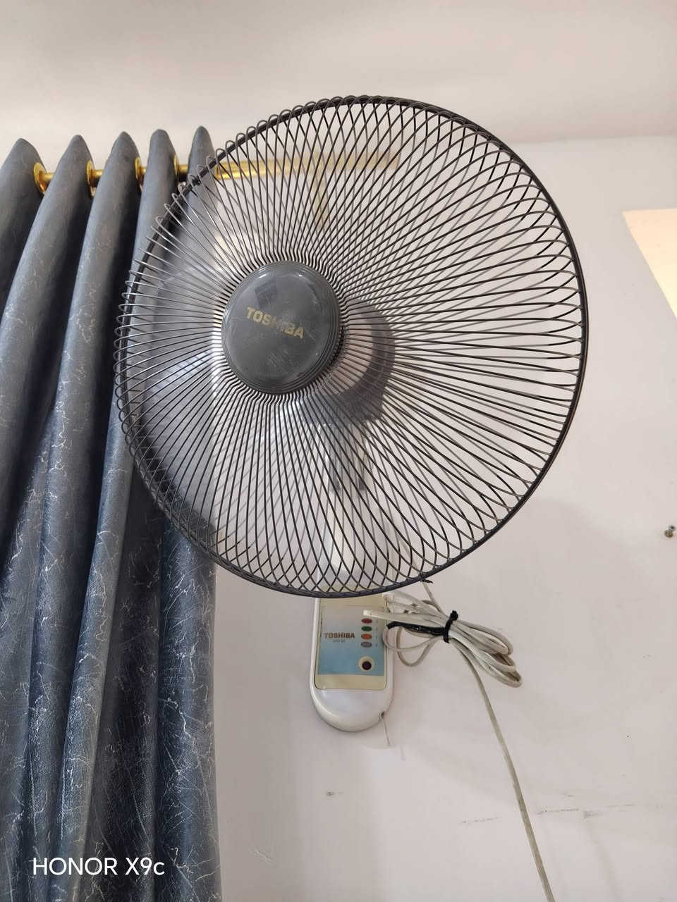 اغراض كلهن بيت واحد
مروحه جداريه توشيبا ٢٥
شاشه وياهه جهاز نت حجم ٣٢ السعر ٨٥
سياره اطفال شحن شغاله نقصهه محوله ٩٠
بلاجكتور يشتغل علمولده ويا سيار ٤٠ الف
حي الجامعة
***********
