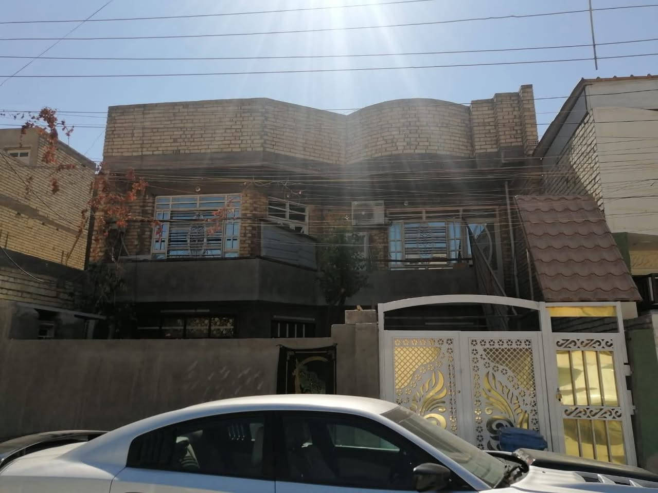 بيت للأيجار طابق ثاني يحتوي على غرفتين وصالة وخدمات ...
حي البساتين/حي المصطفى :- شارع الضغط 
علمآ ان المنطقه تحتوي على كافه الخدمات ومبلطه ...
للاستفسار الاتصال بالرقم :- ***********  ابو علي
