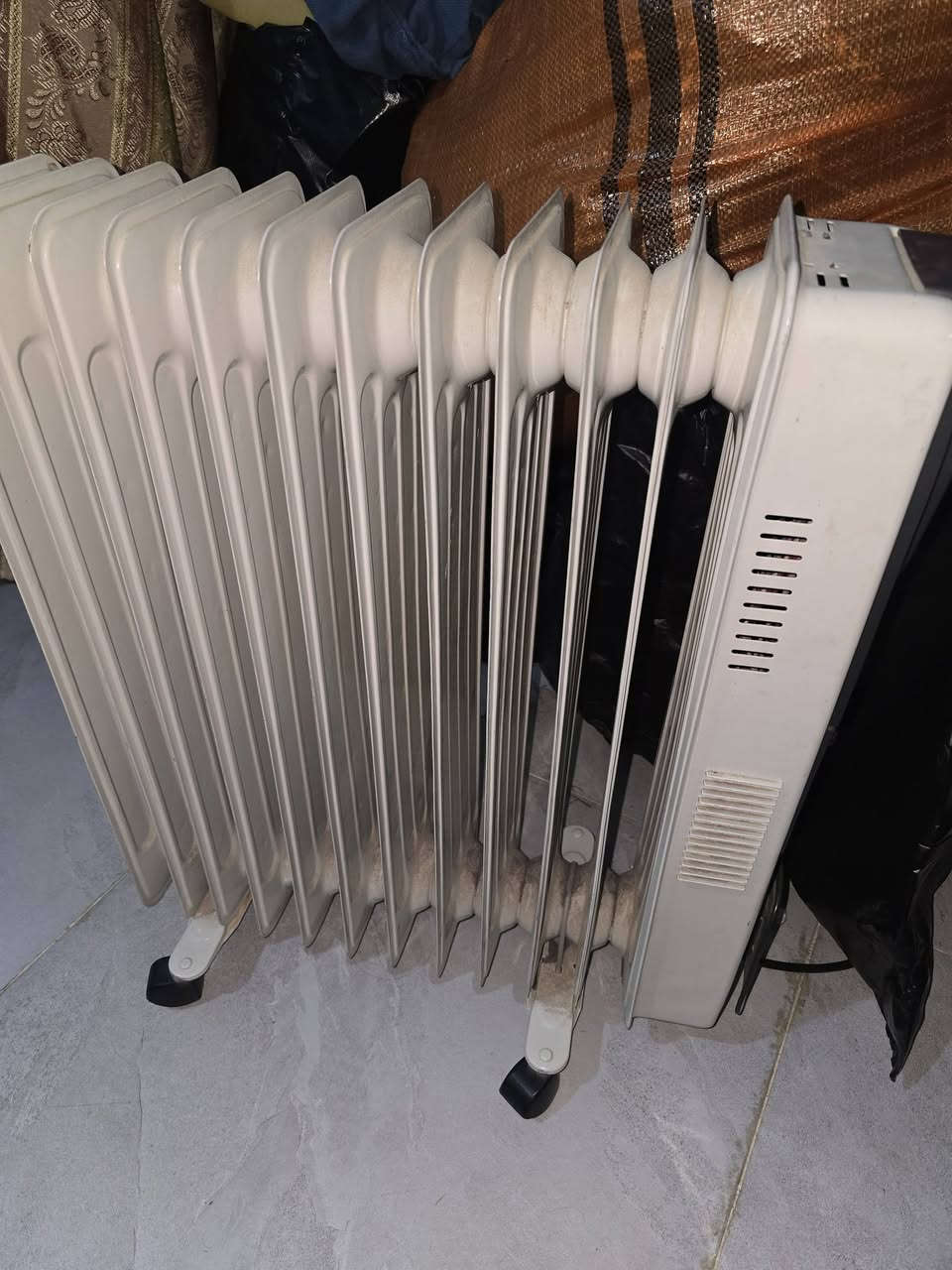 صوبه زيتيه بيه عاطله للبيع السعر ٢٠ الف  الرقم ***********  البصره القديمه قرب جامع البصره الكبير
