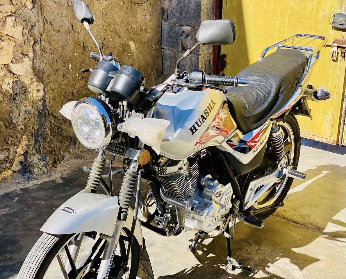 السلام عليكم
ماطور هيوشه 2024 بعده على وضع الشركه(بلادي) ما ناقصه برغي واحد نكره سلف جاهز المحرك والكير نشاط ونعومه مكفول الكهربائيات كلها شغاله التواير مال الشركه الماطور جاهز ومال جنيه السعر 880 وبي مجال   للاتصال ***********
