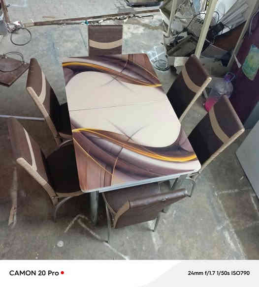 ميز طعام للبيع نظيف ست كراسي وياه للاستفسار هذا الرقم في واتساب ***********
