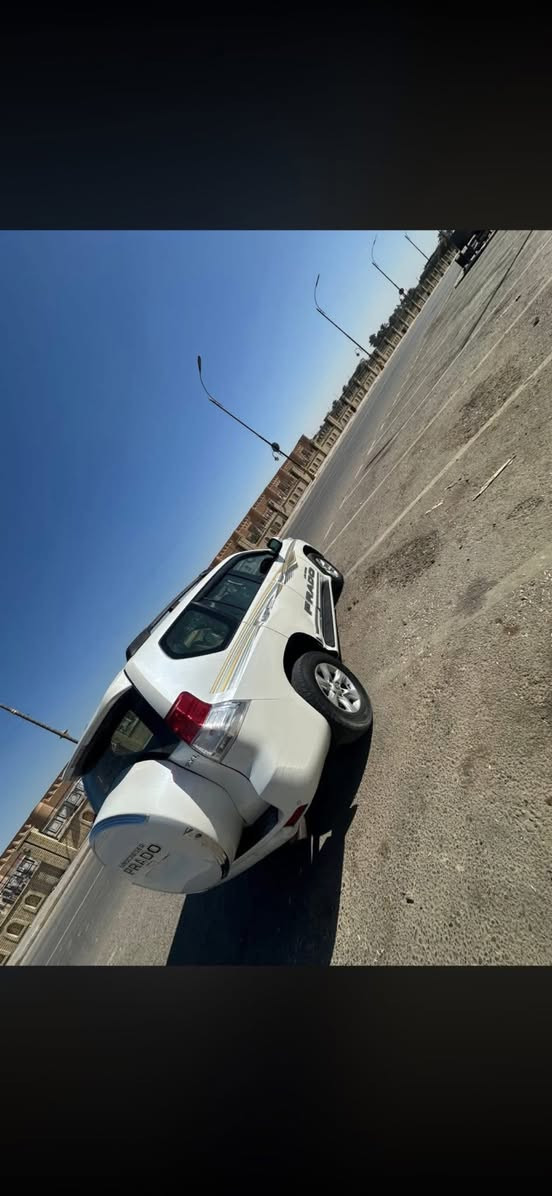 السعر 200

برادو 2010كويتي كفاله عامه 

رقم بغداد أنكليزي

مكينه 4سلندر 2700

7سبعه راكب 

اشاير بل مري 

مري شفط 

شاشه 

كامره خلفيه 

تحكم جهتين 

مواصفات البرادو معروفه 

السياره مكفوله من كلشي وجديده بمعنى الكلمه مابيها برغي نقص والسياره بعد احلا من الصورالسعر 200

مكاني صلاح الدين سامراء ***********
