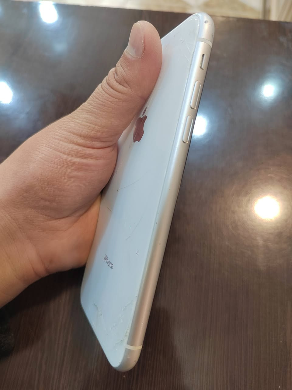 السلام عليكم جهاز ايفون XR ذاكره 64 مبدل شاشه فيس ايدي مايشتغل  الضهرالاصلي بس مفطر مثل ماواضح بل صوره الجهاز كله شغال شرط بطاريه 81 السعر 120 الف مكاني جانب الأيمن حي 17 تموز ***********
***********
